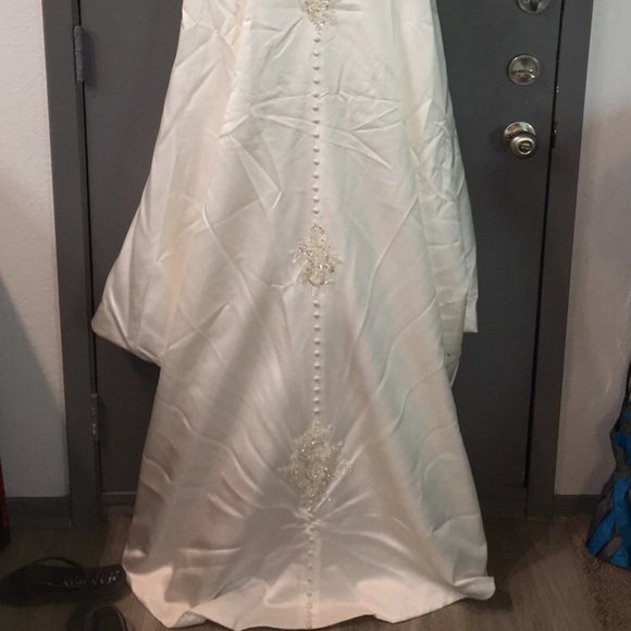 Beautiful wedding dress - Picture 2 of 2